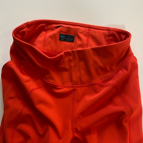 Janji Groundwork Tight in “Cardinal” - Picture 2 of 6